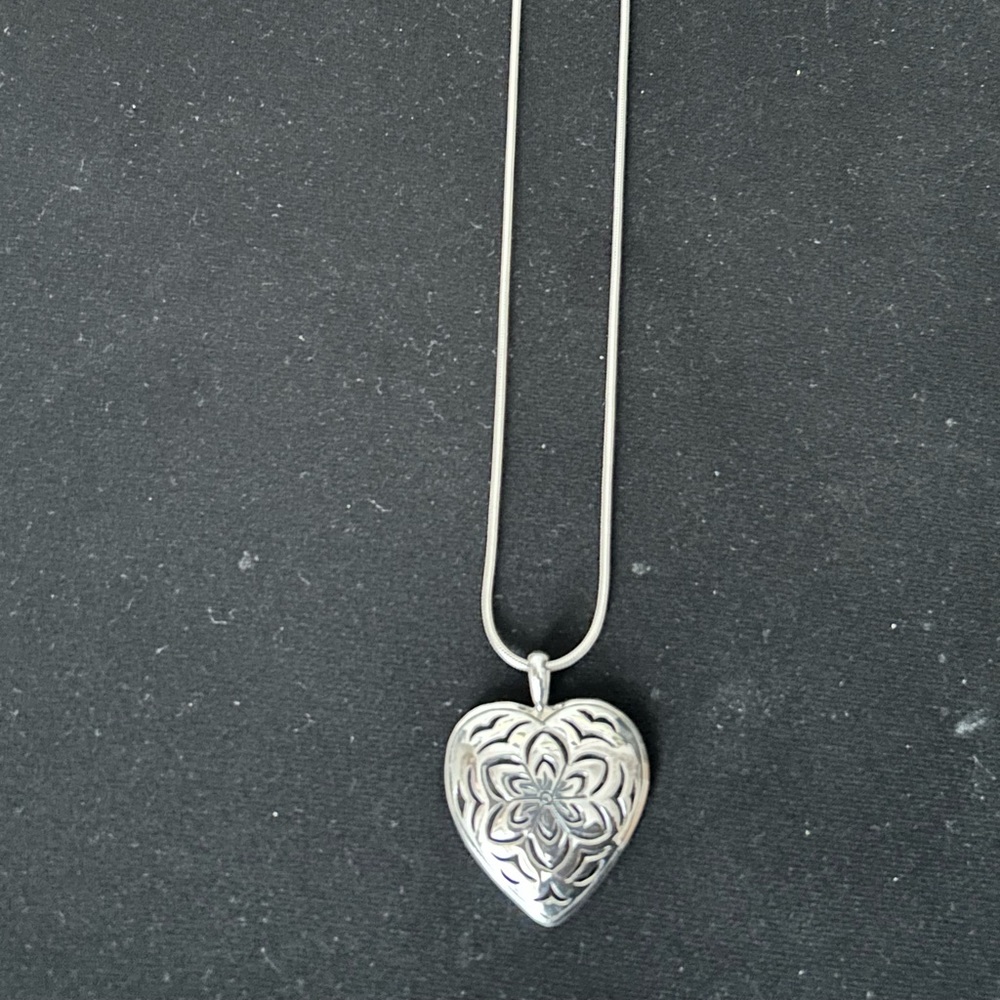 28 inch 925 silver chain with heart pendant